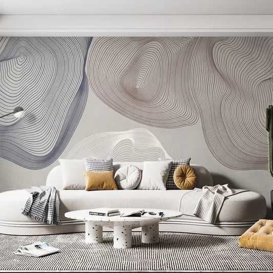 Papier peint panoramique Courbes de niveau dans un salon, canapé arrondi crème et coussins moutarde