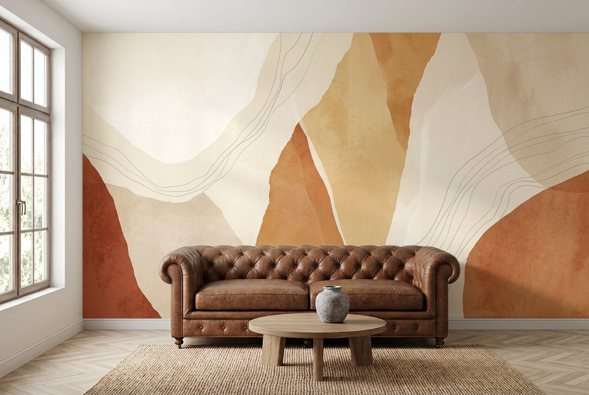 Le même salon après la pose d'un papier peint panoramique abstrait aux formes ocre, sable et terracotta