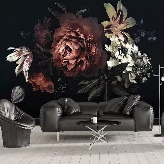 Papier peint panoramique Pivoines nocturnes dans un salon, canapé et fauteuil en cuir noir