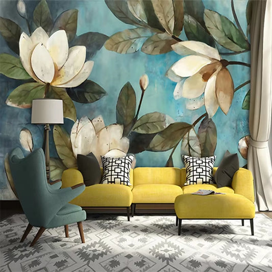 Papier peint panoramique Magnolias d'antan dans un salon, canapé d'angle jaune moutarde et fauteuil bleu canard
