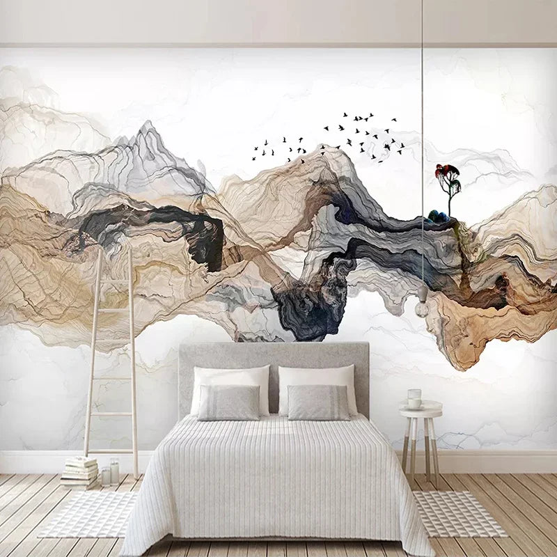 Papier peint panoramique Montagnes d'encre derrière une tête de lit grise, échelle en bois